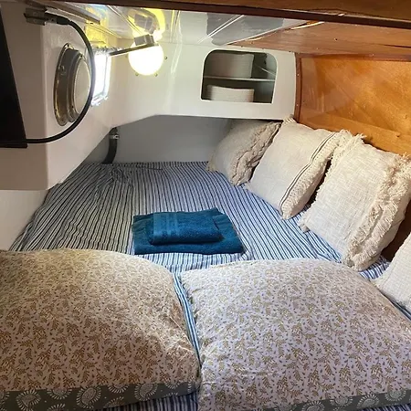 Sejour Insolite A Bord D'un Voilier De 11m - Charmante Marina Proche Barcelone Botel Sitges